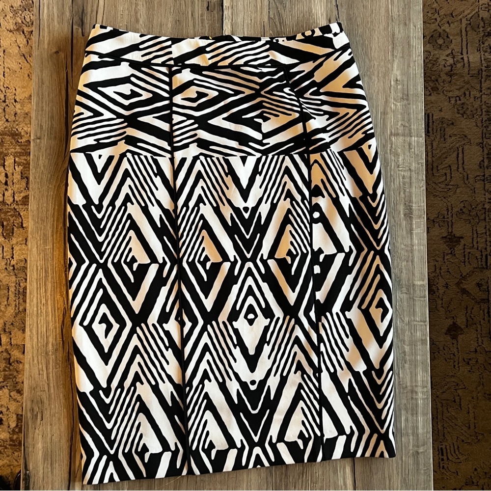 Calvin Klein Black and White Geometric Pencil Skirt